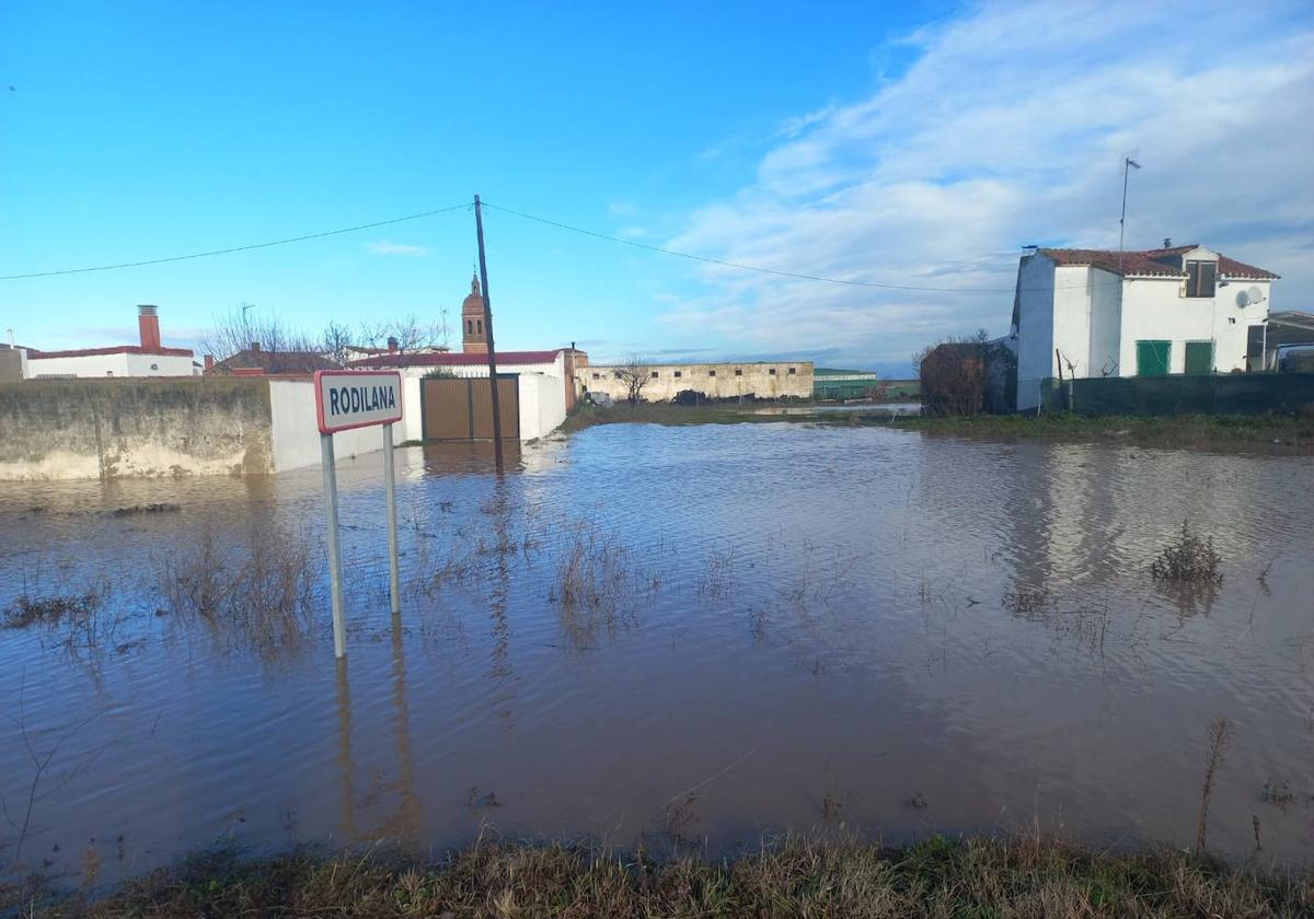 La lluvia y el deshielo provocan crecidas y cortes en la provincia de Valladolid