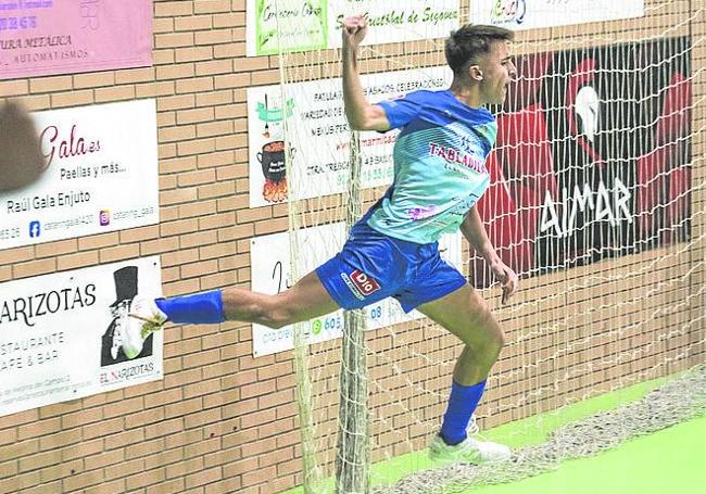 Un juvenil celebra uno de los tantos de la última jornada.