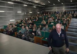 Jesús Villameriel accede a presentar la asociación ante el público en Lecrac.