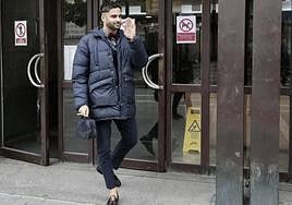 Lucas Burgueño sale de los juzgados tras una detención en octubre del año pasado.