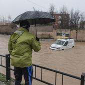 Cantimpalos sufre la mayor crecida del arroyo Papeles desde 1988