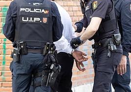 Detención de uno de los investigados durante la macrorredada de primavera en Pajarillos.