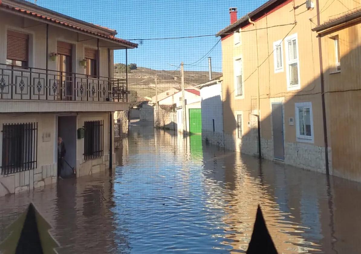 Los ríos de la provincia se desbordan y el Duratón anega las calles de Rábano