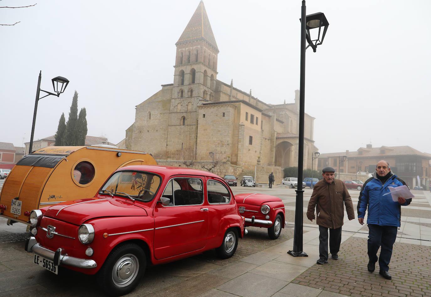 Concentración de coches clásicos en Paredes de Nava