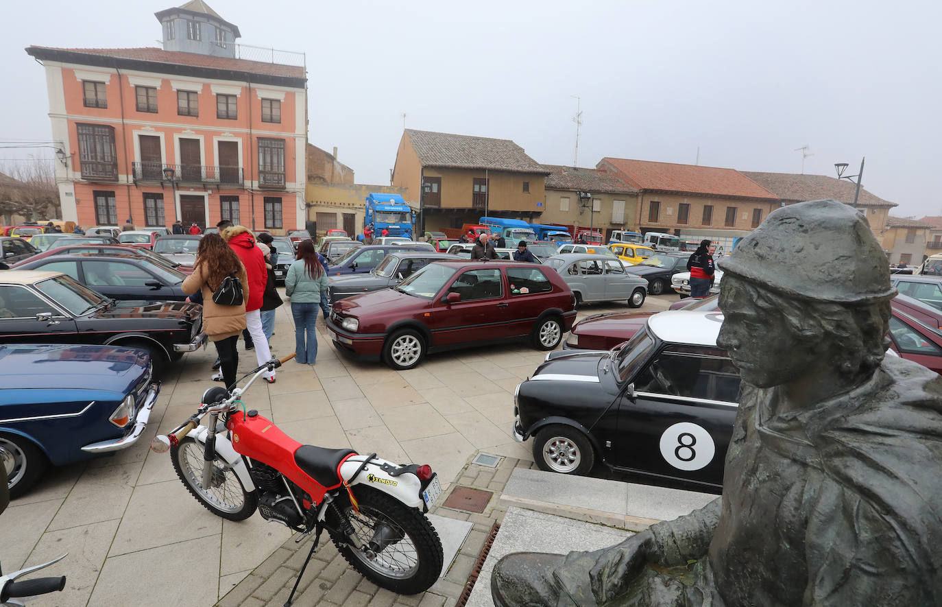 Concentración de coches clásicos en Paredes de Nava