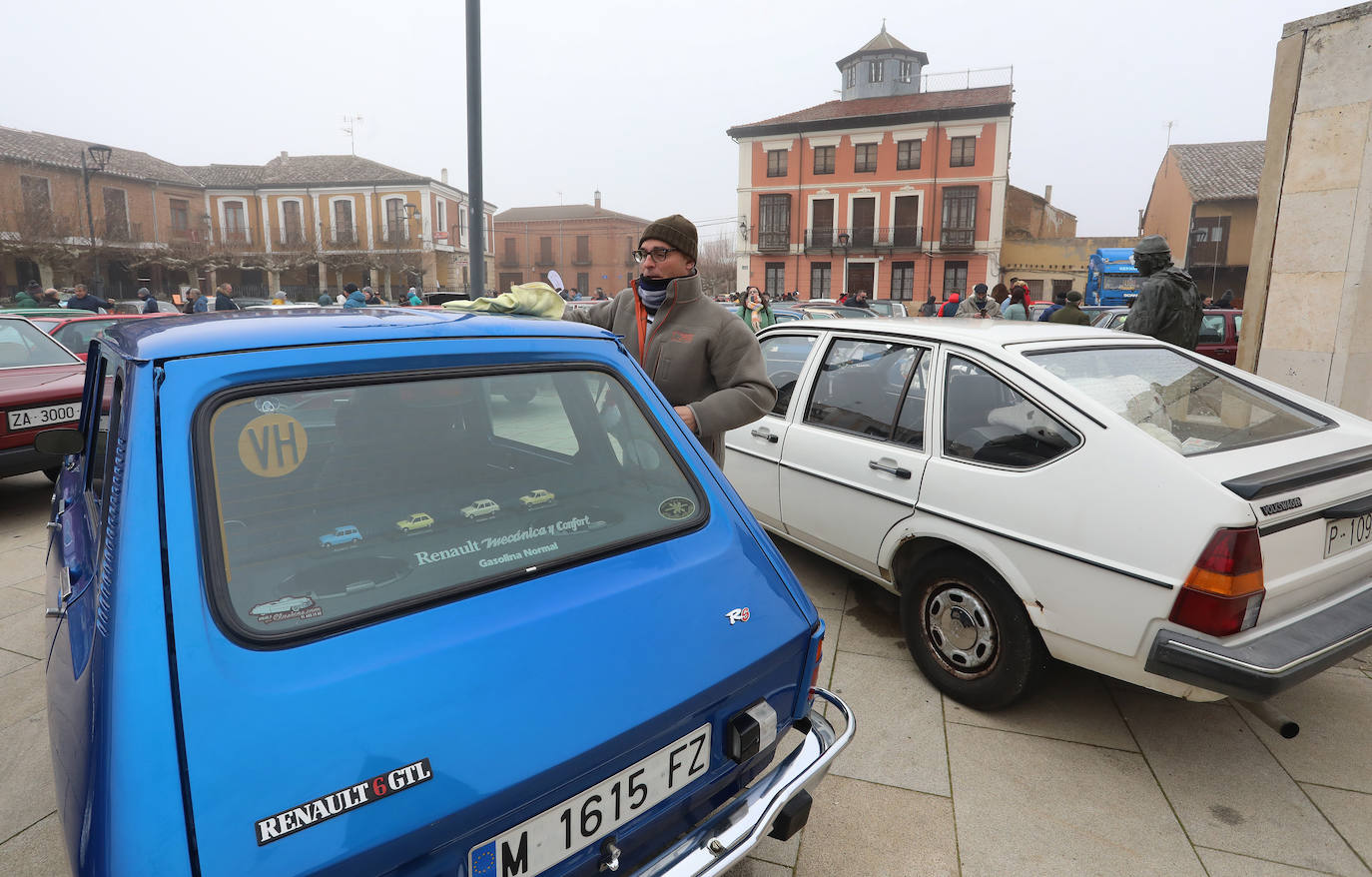 Concentración de coches clásicos en Paredes de Nava