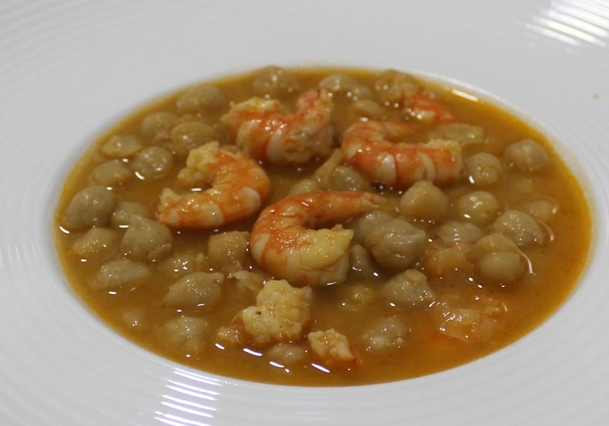 Garbanzos con langostinos