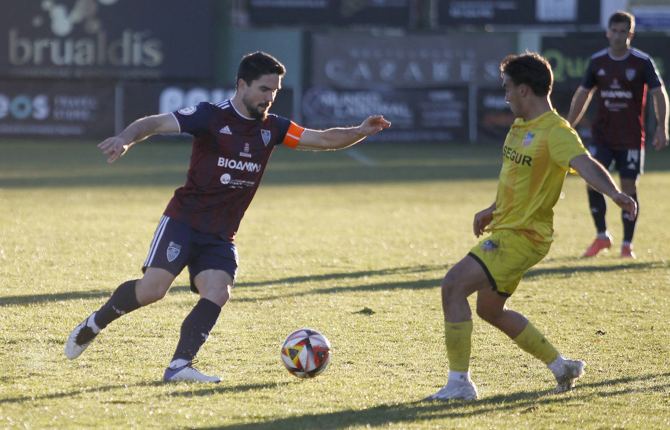 El empate de la Segoviana ante el Navalcarnero, en imágenes