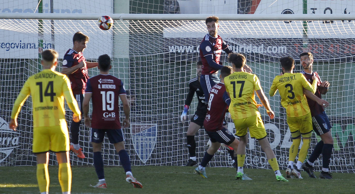 El empate de la Segoviana ante el Navalcarnero, en imágenes