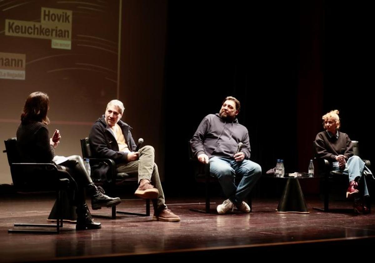 De derecha a izquierda, María Vázquez, Hovik Keuchkerian y Alberto Ammann.