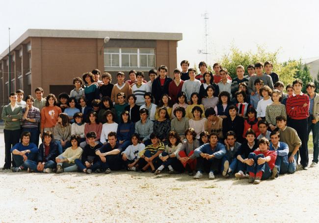 Alumnos de la 38 y última promoción de la Escuela de Aprendices de Valladolid (1984).