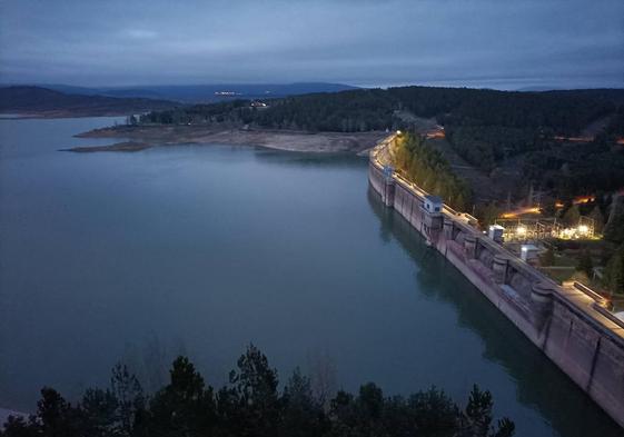 Aspecto del embalse de Aguilar de Campoo este martes.