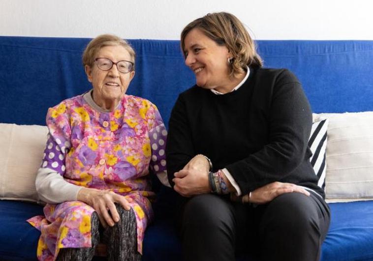 Teresa Barba y Cristina Pastor, usuaria y voluntaria de la red de Buena Vecindad.