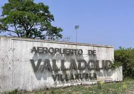 Acceso al aeropuerto de Villanubla, en una imagen de archivo.