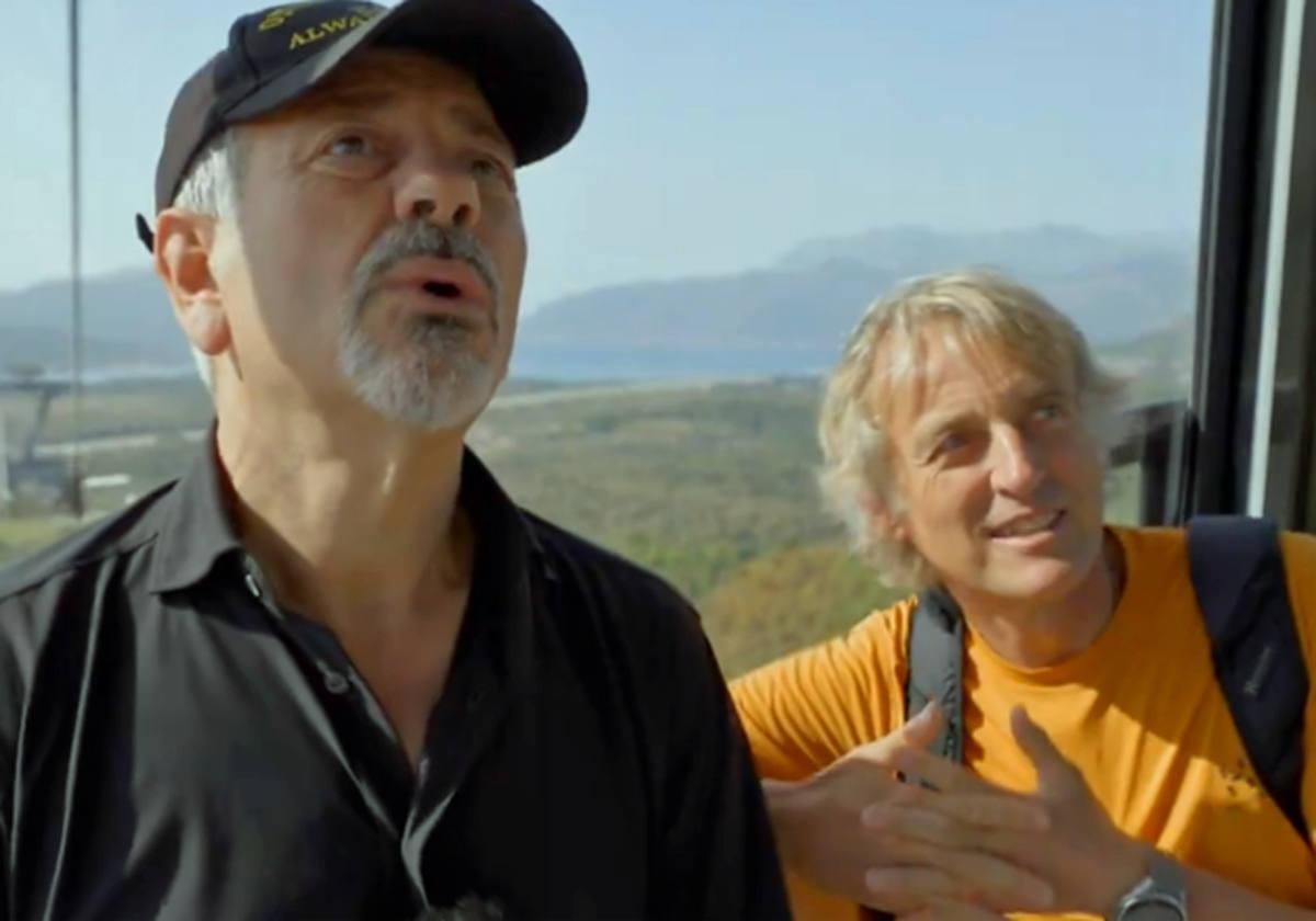 Carlos Sobera junto a Jesús Calleja en 'Volando por Montenegro'.