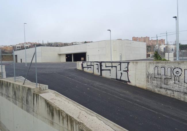 Edificio para el Tifer que se abrirá en verano en la avenida de Salamanca 86, en la confluencia con la calle Manuel Jiménez Alfaro, vía de subida y bajada al barrio de Parquesol.