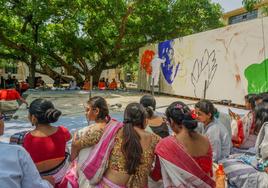 El mural realizado por Cristóbal Gabarrón en el campus de Kala Bhavan.