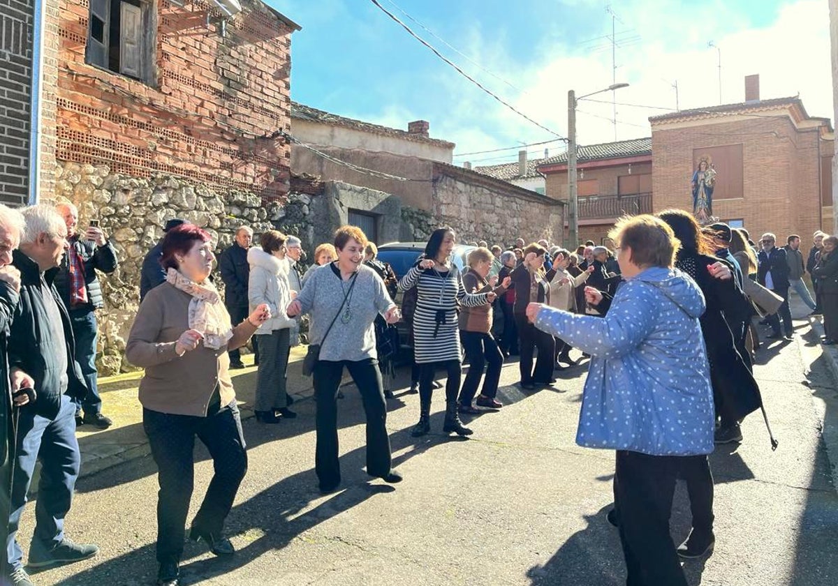 Cevico Navero danza a su Patrona