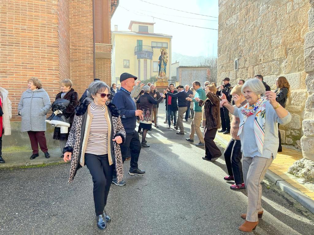 Cevico Navero danza a su Patrona