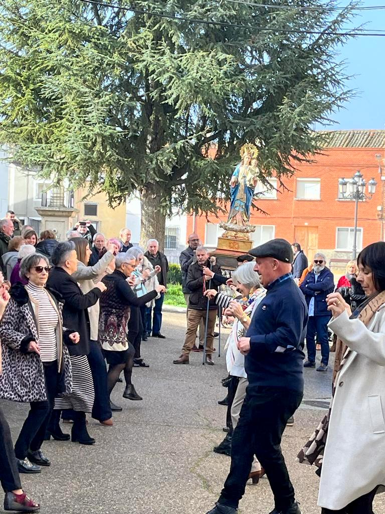 Cevico Navero danza a su Patrona