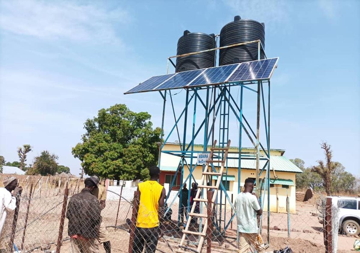 Imagen principal - Dentalios completa con éxito la construcción de un pozo de agua en Gambia