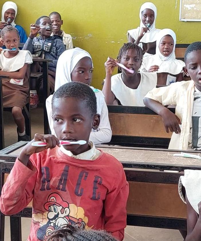 Imagen secundaria 2 - Dentalios completa con éxito la construcción de un pozo de agua en Gambia