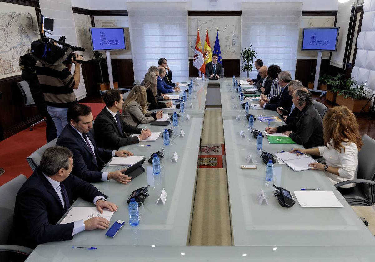 Mañueco promete más presupuesto para el campo en 2024