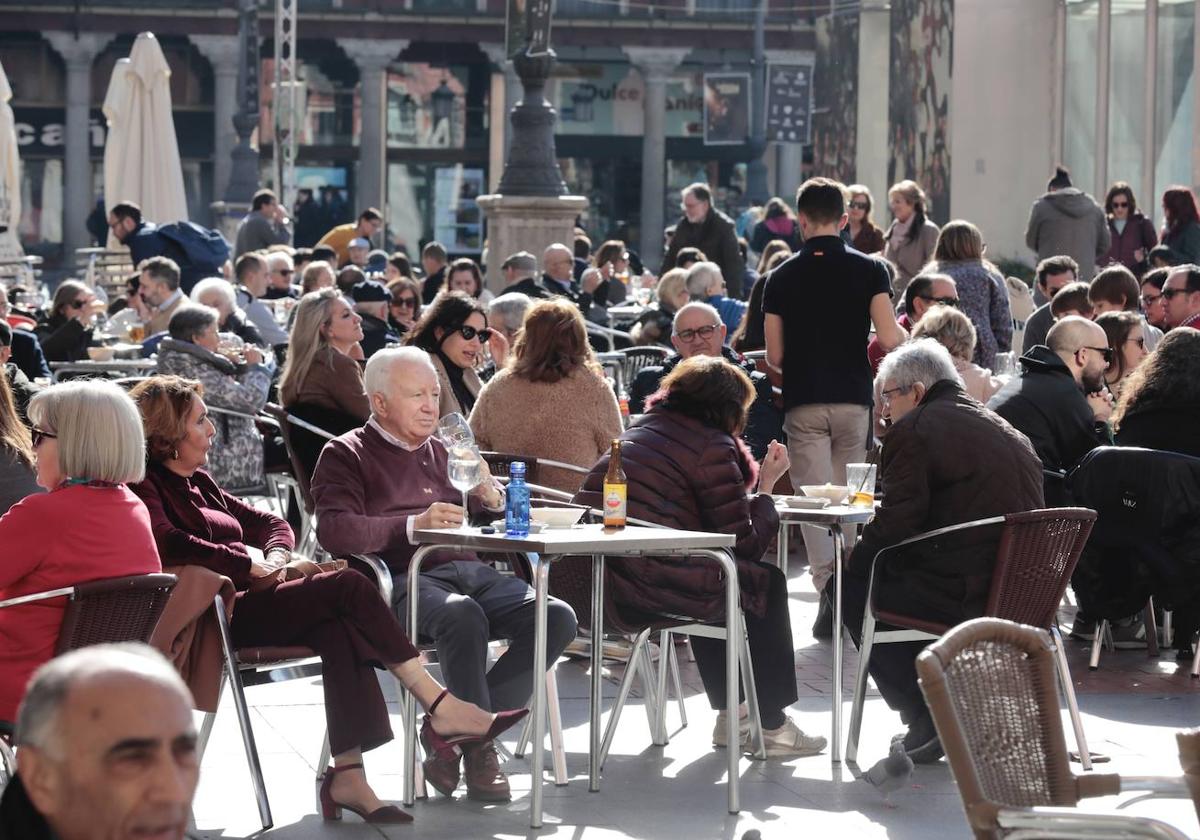 Las imágenes con las terrazas a rebosar en la Plaza Mayor