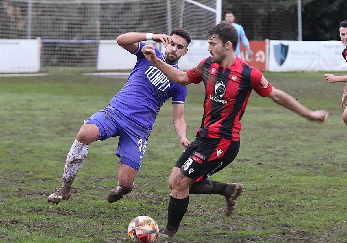 El Becerril ante el Laguna en un partido anterior.