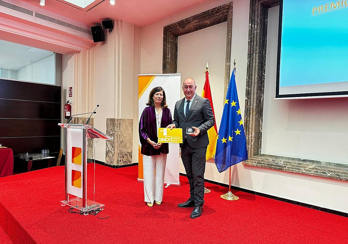 Entrega del premio a la Diputación de Segovia.