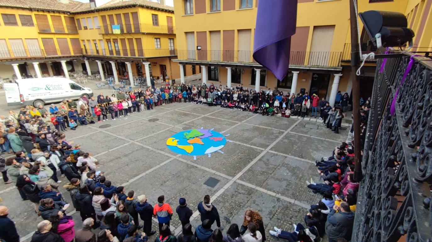 Los colegios de Arroyo de la Encomienda se reúnen en la Plaza de Toros de La Flecha.