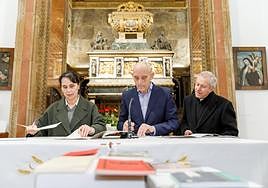 Julia González-Herrero, presidenta de la Asociación Sacerdote Rafael Matesanz, junto al director de la Fundación Jorge Guillén, Antonio Piedra, y el secretario de la Asociación Sacerdote Rafael Matesanz, José Miguel Espinos durante la firma del convenio.