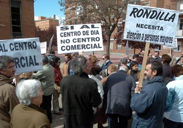 25 años de lucha vecinal por el colegio San Juan de la Cruz en imágenes