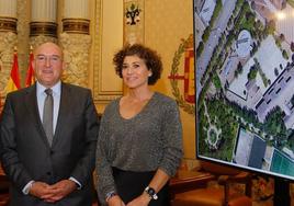 Jesús Julio Carnero y Mayte Martínez, en la presentación de un proyecto municipal.