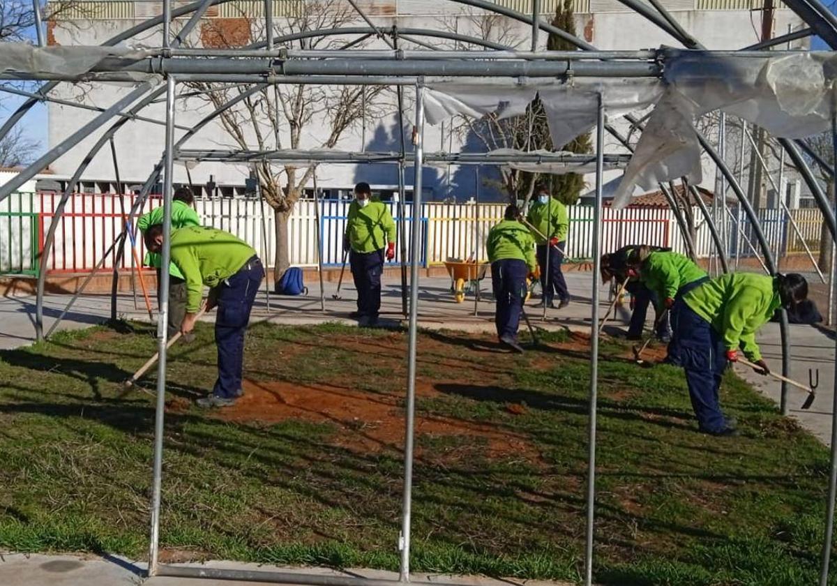 Realización de los talleres en el programa de formación promovido por el Ayuntamiento de Doñinos.