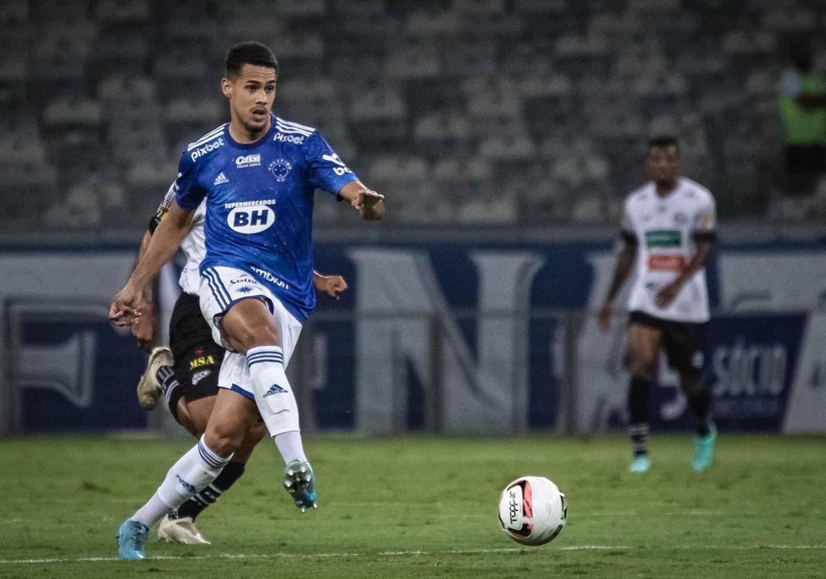 Lucas Oliveira, con la camiseta del Cruzeiro.