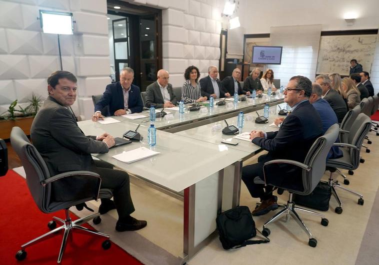 Mañueco y Dueñas, reunidos con las organziaciones agrarias hace unos días en Valladolid.