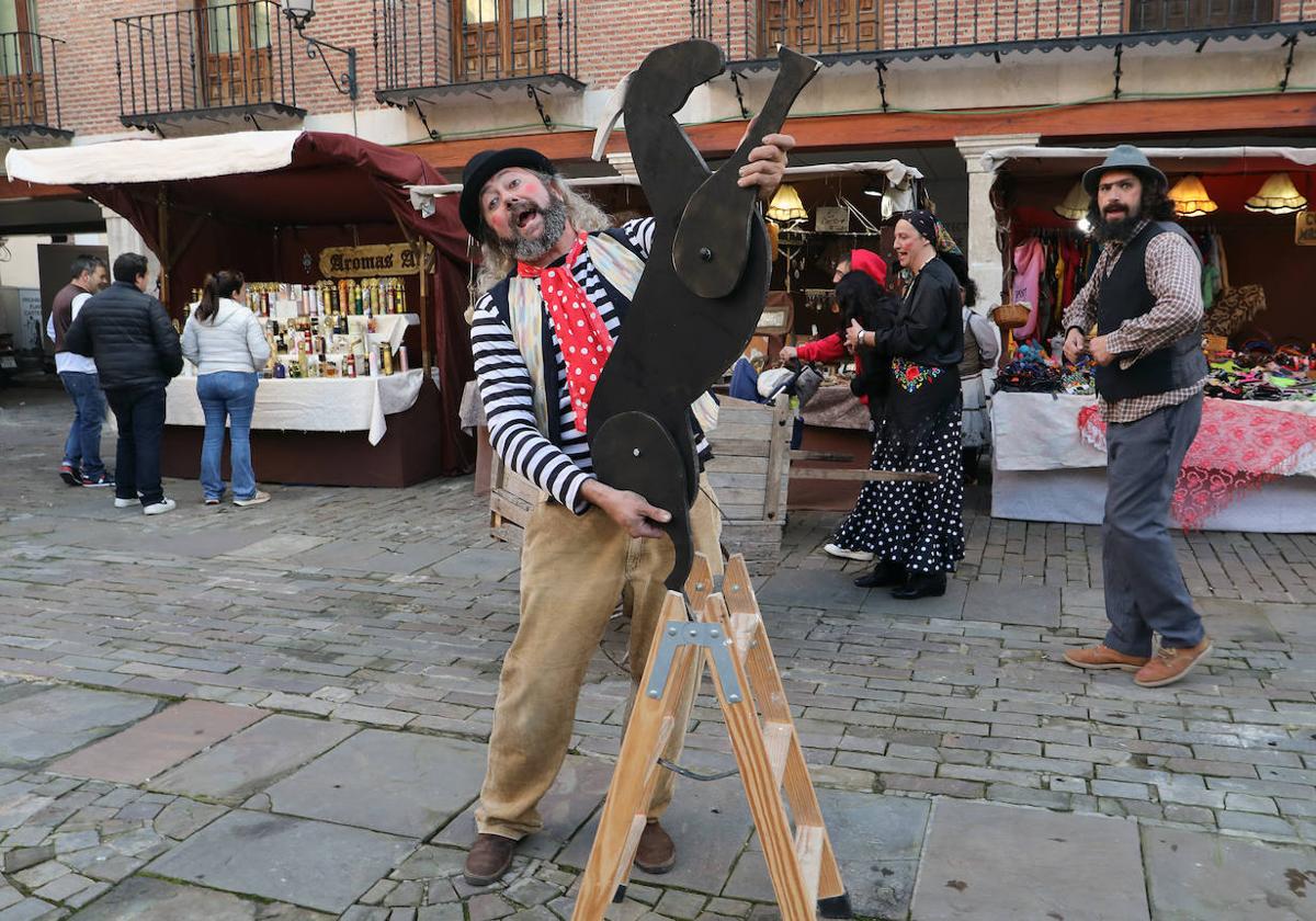 La Plaza Mayor de Palencia más artesana en la fiesta de las Candelas