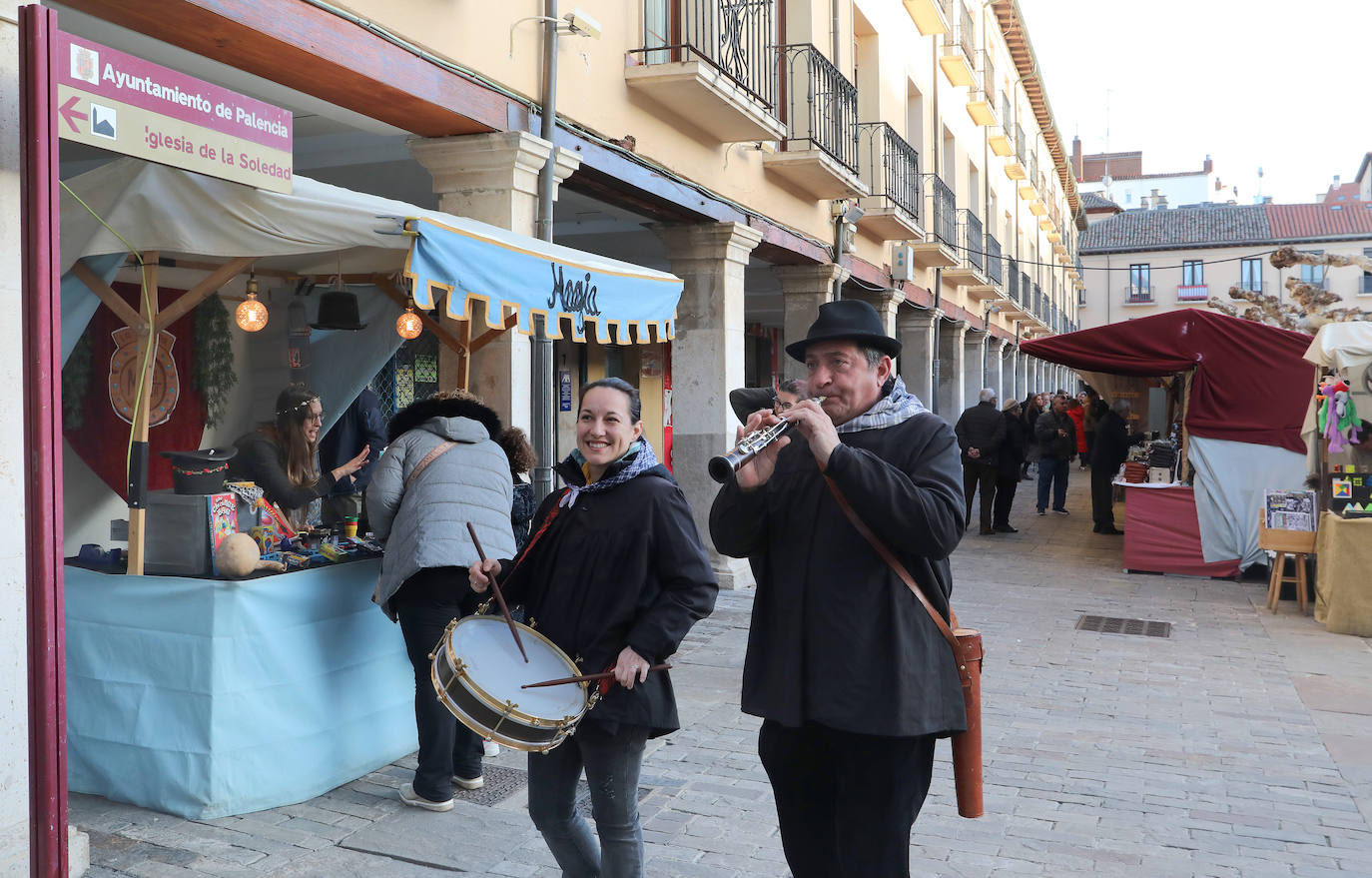 La Plaza Mayor de Palencia más artesana en la fiesta de las Candelas
