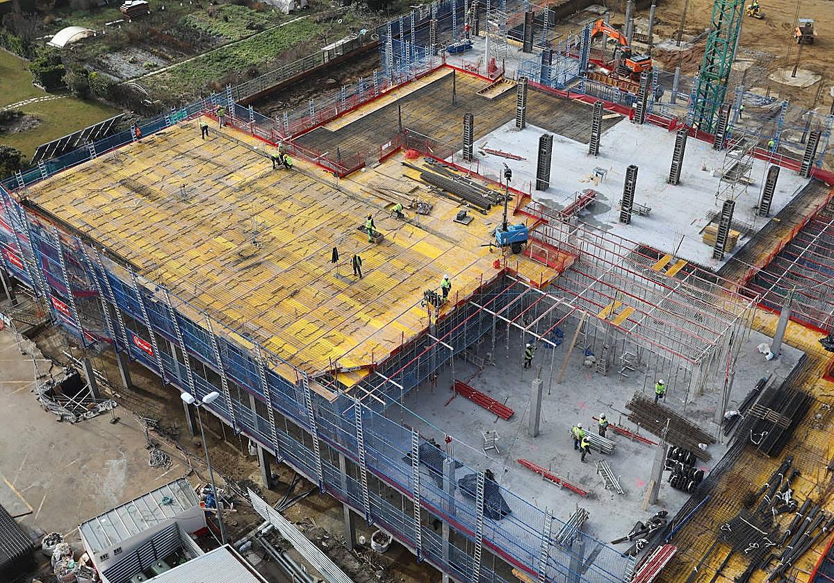 Obra de construcción del bloque técnico del nuevo hospital de Palencia.