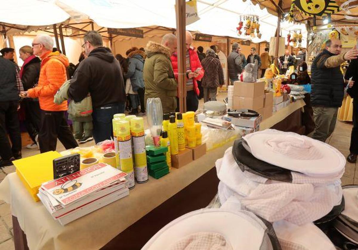 Expositor en la Feria Apícola.