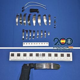 Material incautado por la Policía Nacional al hombre detenido.