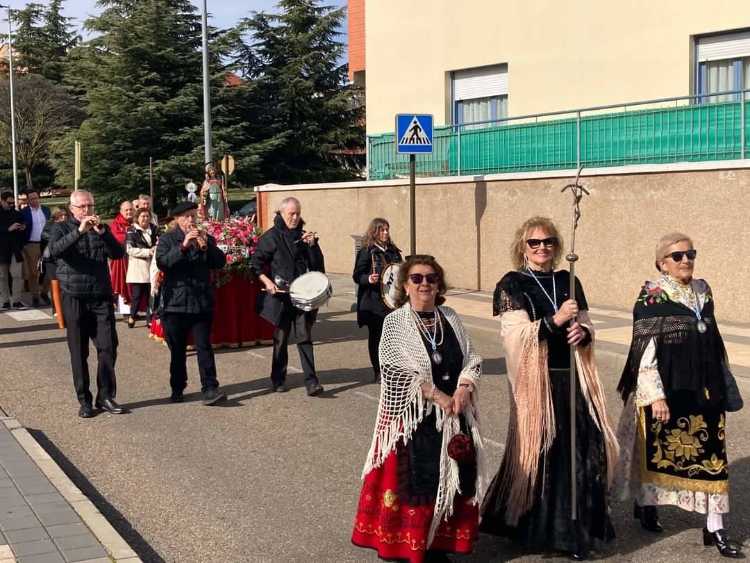 Procesión de Santa Águeda en Arroyo de la Encomienda.