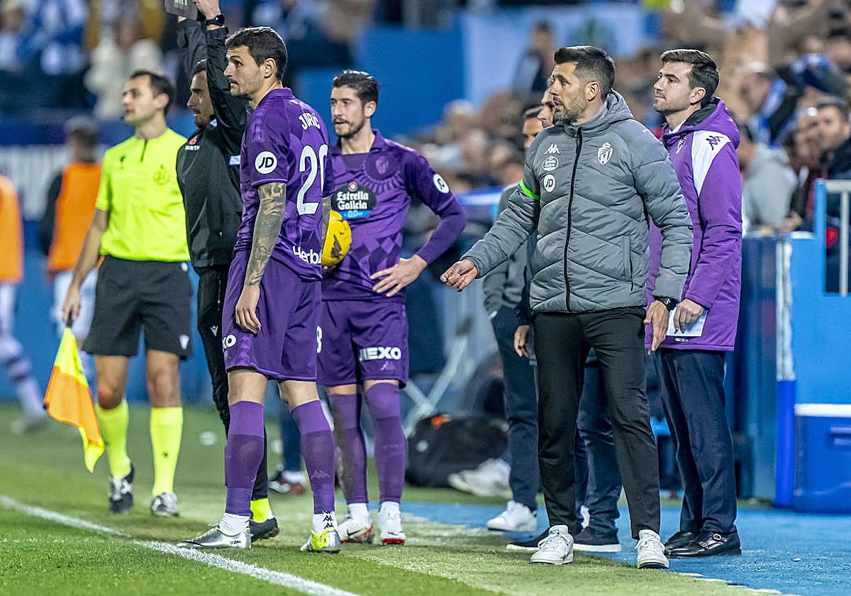 Pezzolano, en la banda durante el último partido en el estadio Butarque.