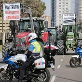 Más de cien tractores invaden Valladolid y colapsan los accesos