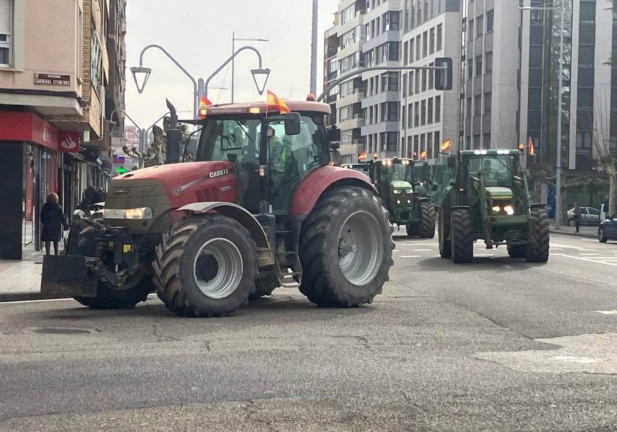 El campo extiende sus protestas con una tractorada en la ciudad de Palencia