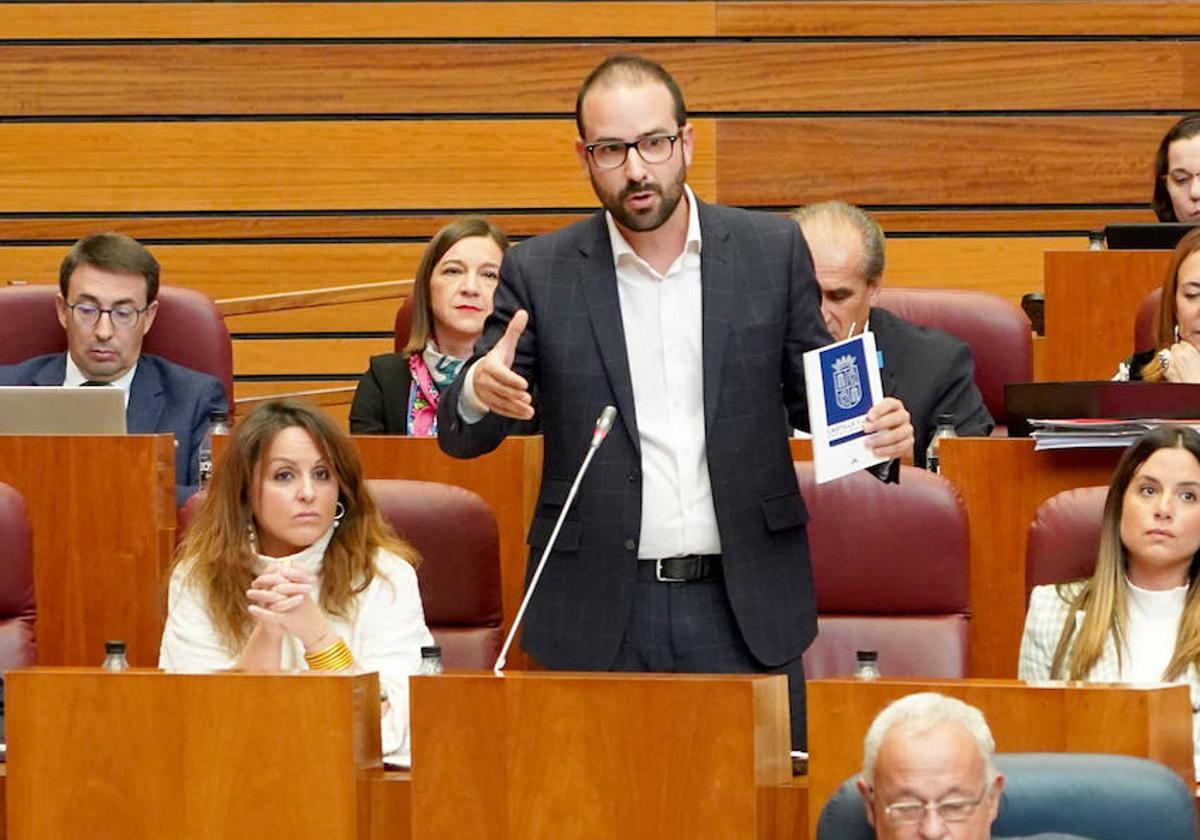 El PSOE espera que el procurador Ángel Hernández deje todos sus cargos «por ejemplaridad»