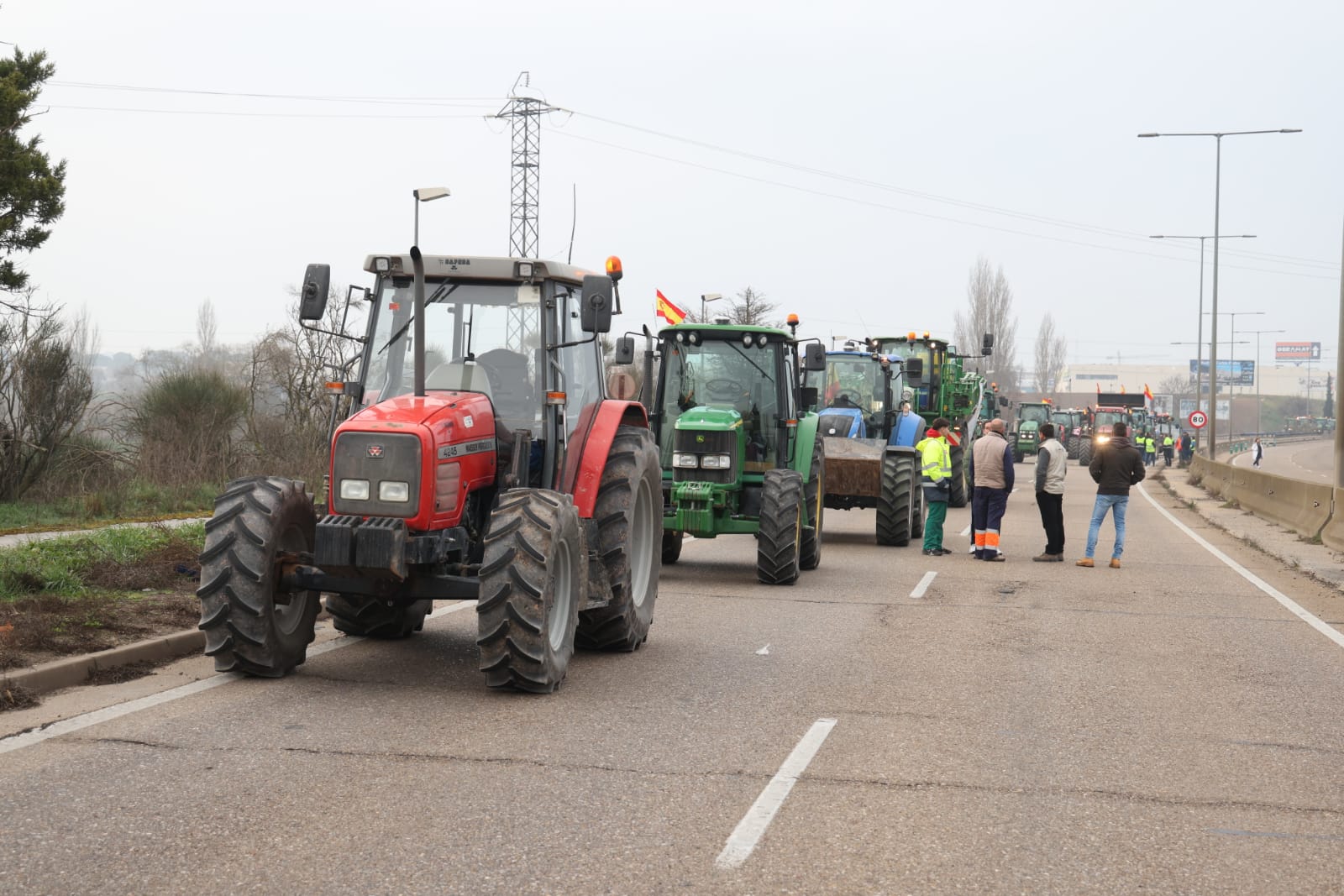 Los agricultores marchan por la VA-20