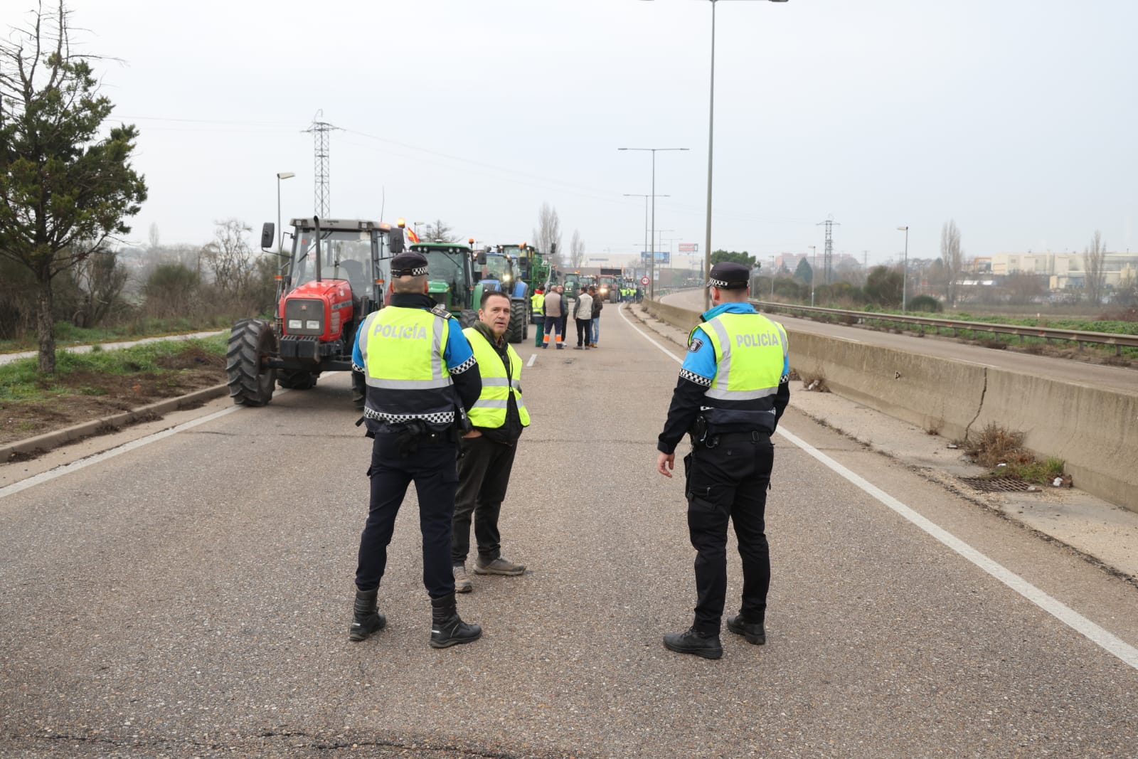 Los agricultores marchan por la VA-20