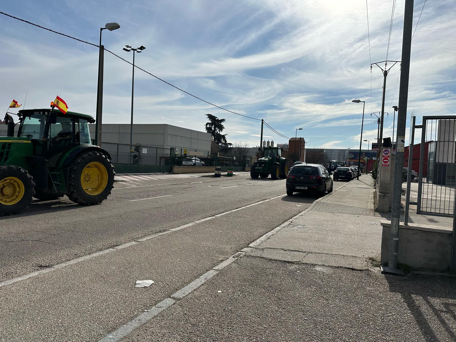 La tractorada pasa por el polígono de Argales